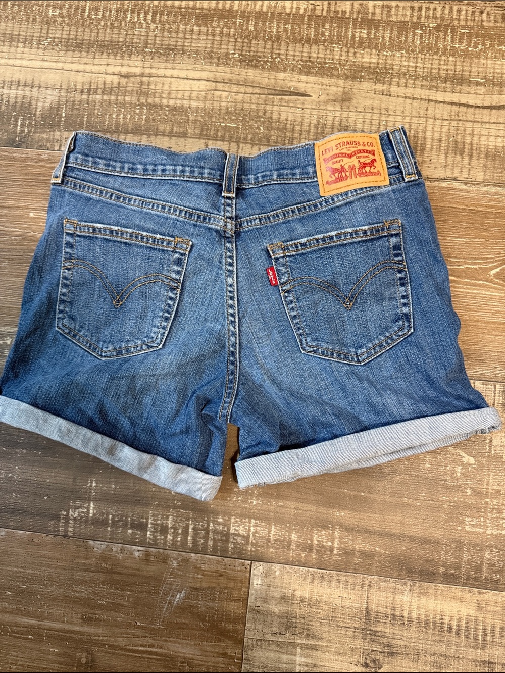 Levi’s Denim Women's Shorts - Picture 3 of 4